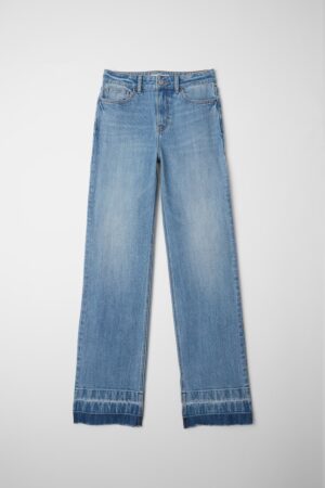 Women’s Light Wash Straight-Leg Jeans